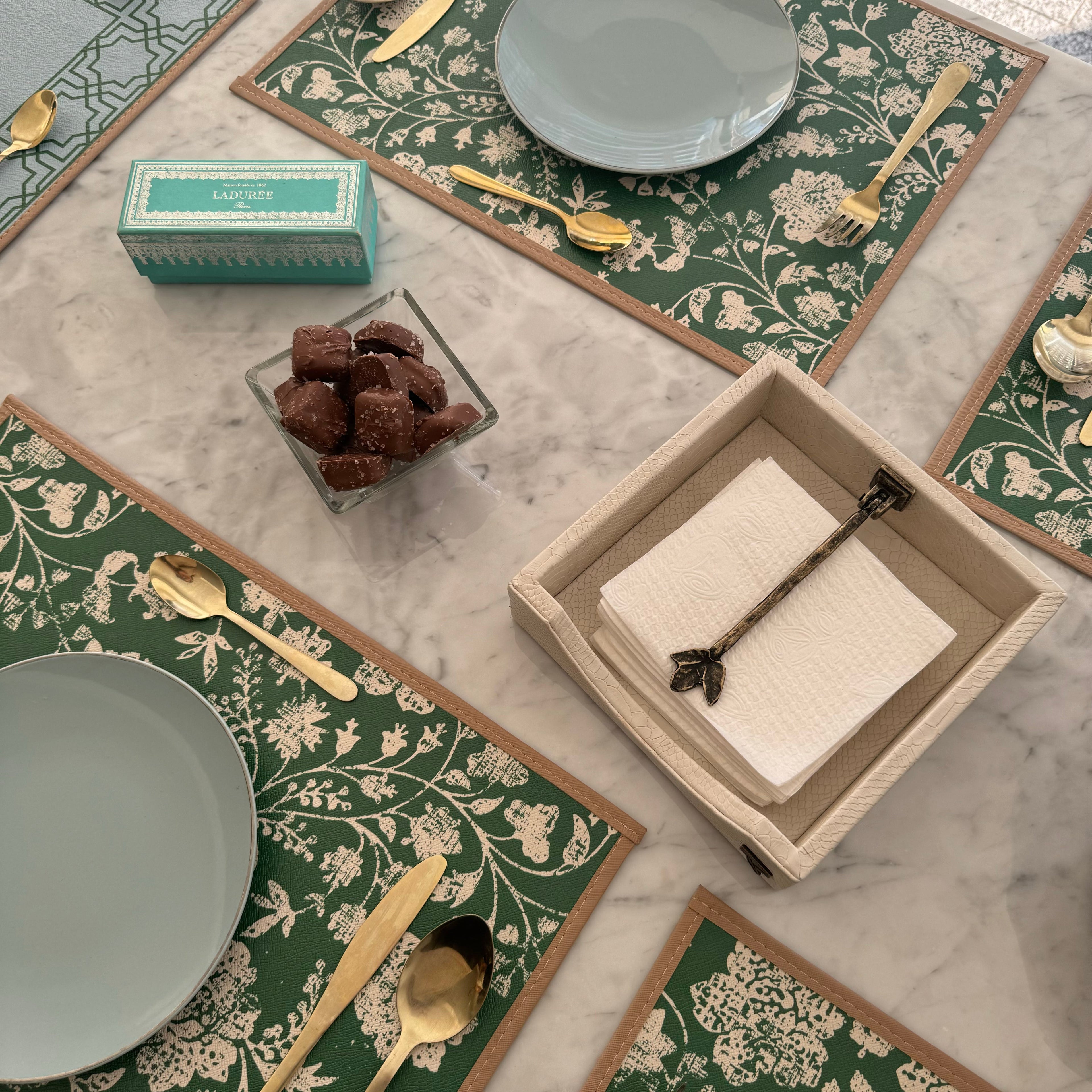 Charola para Servilletas Drilo Crema con Rama Otoño