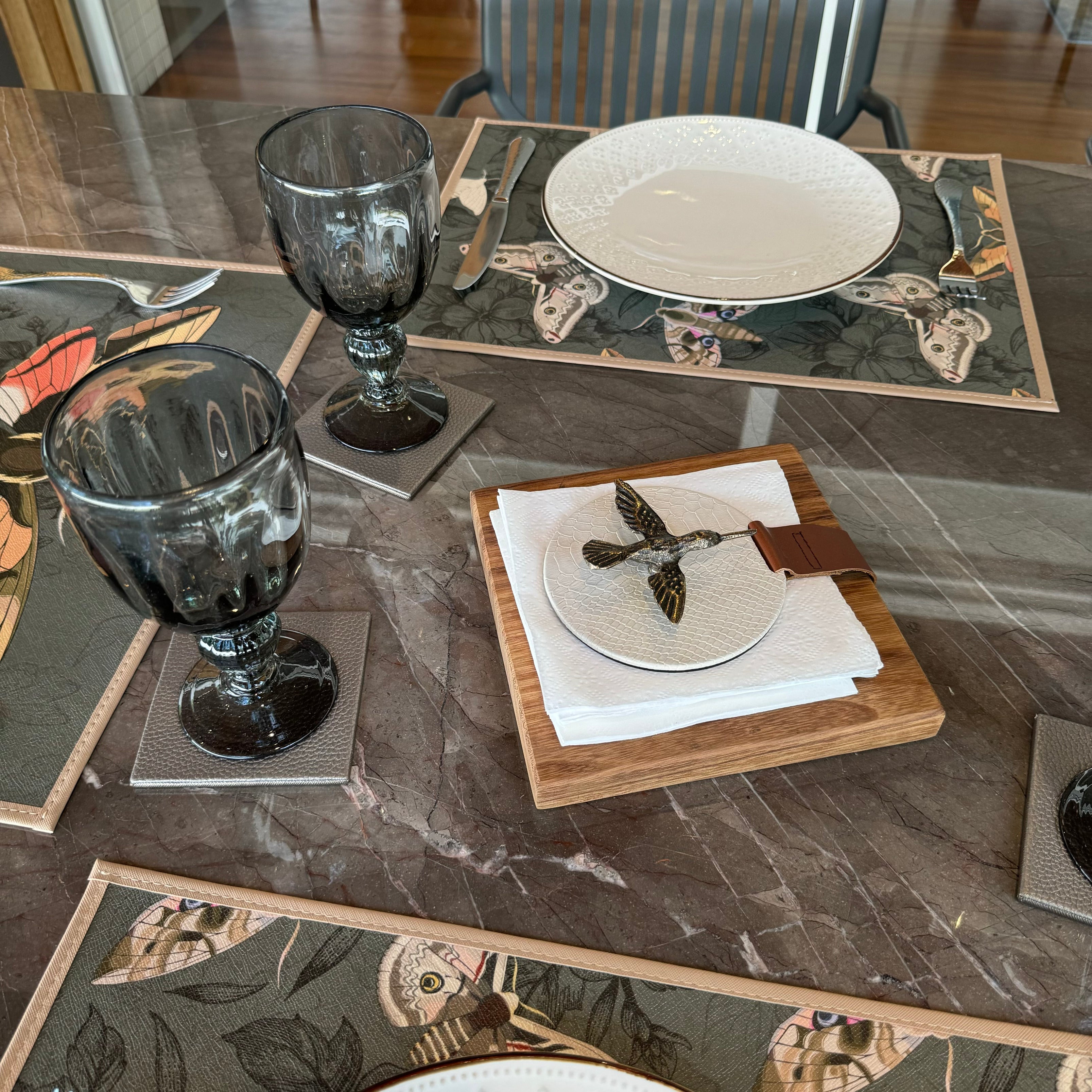 Servilletero Raccolto Drilo Crema con herraje Colibrí