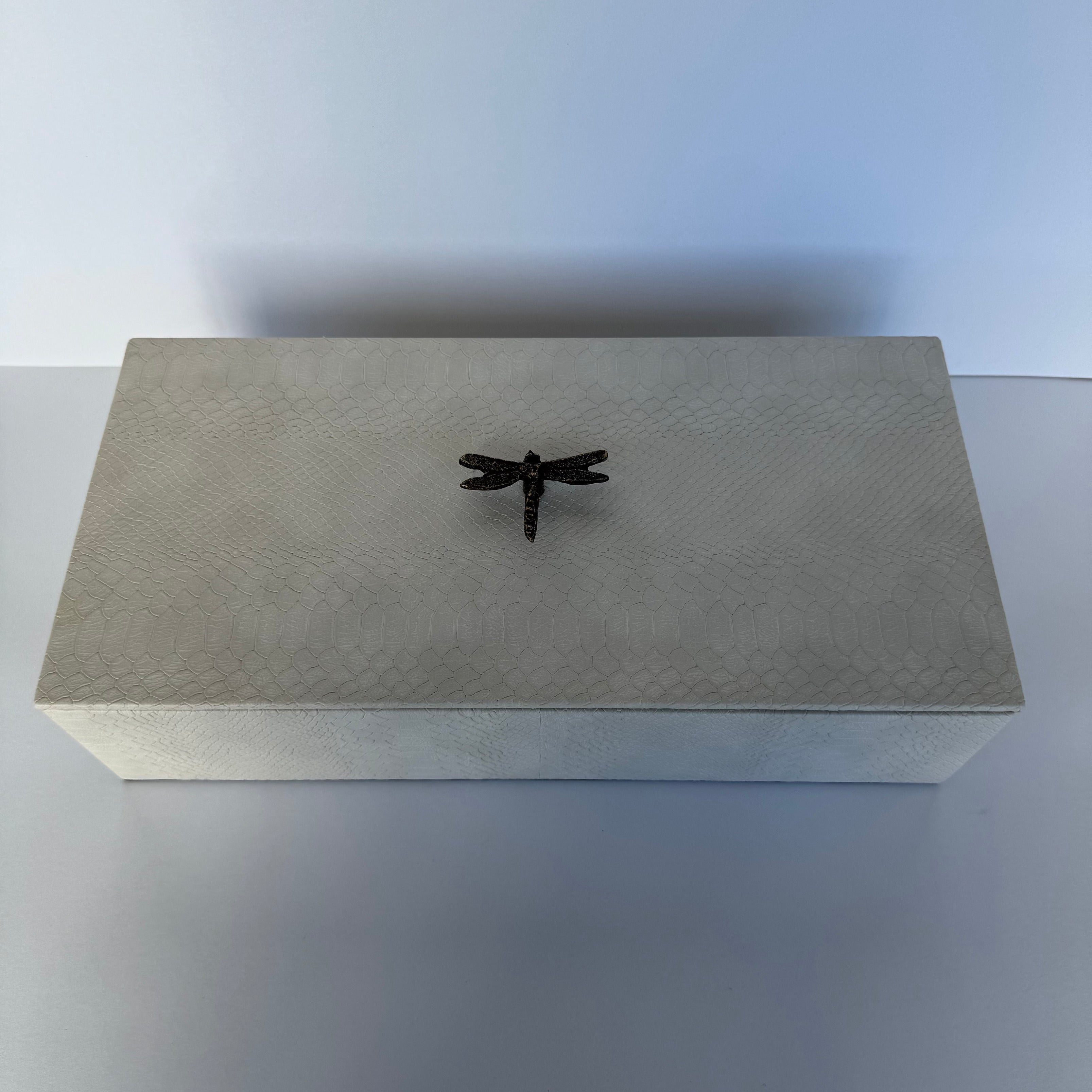 Caja Ortiga  Drilo crema con Herraje de Libélula