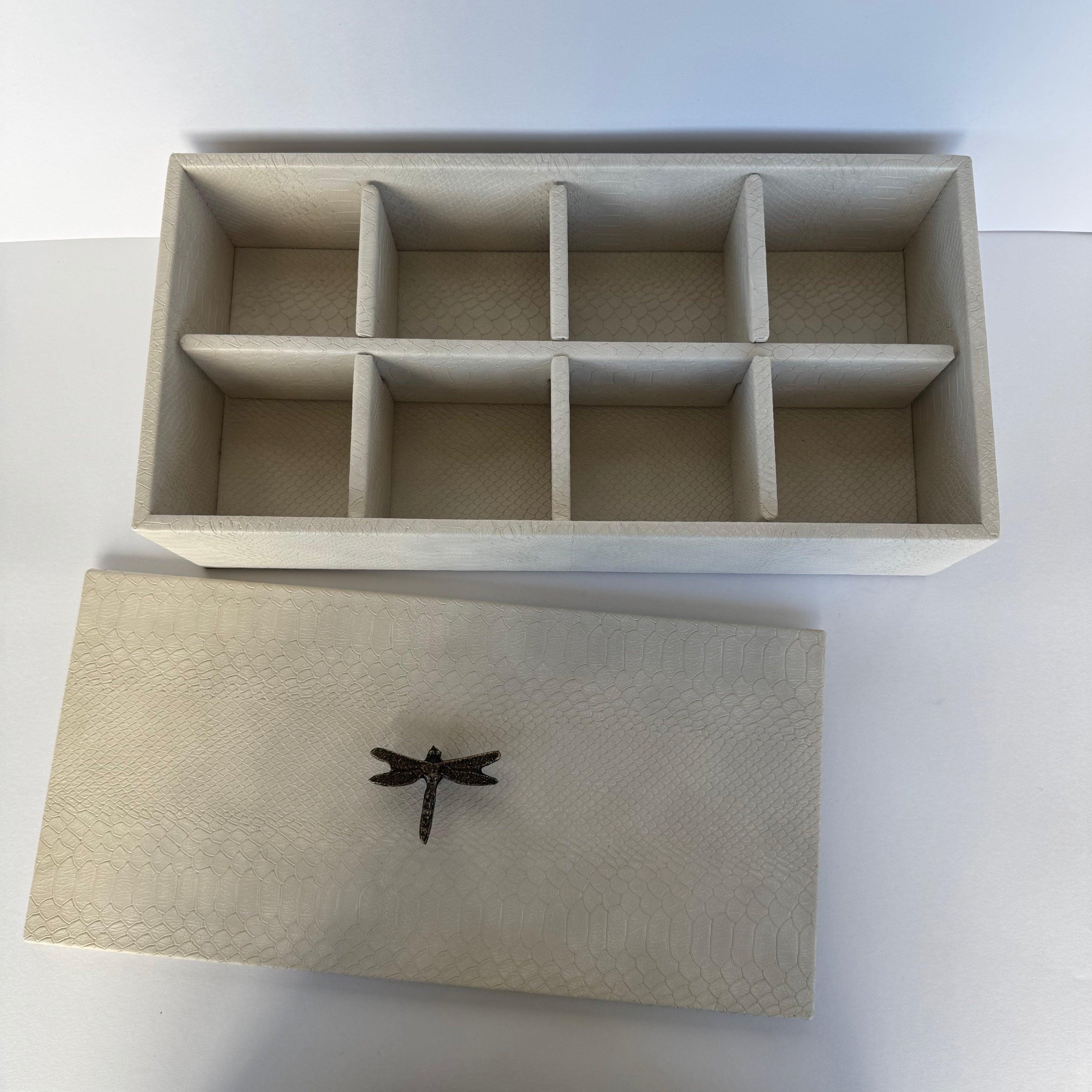 Caja Ortiga  Drilo crema con Herraje de Libélula