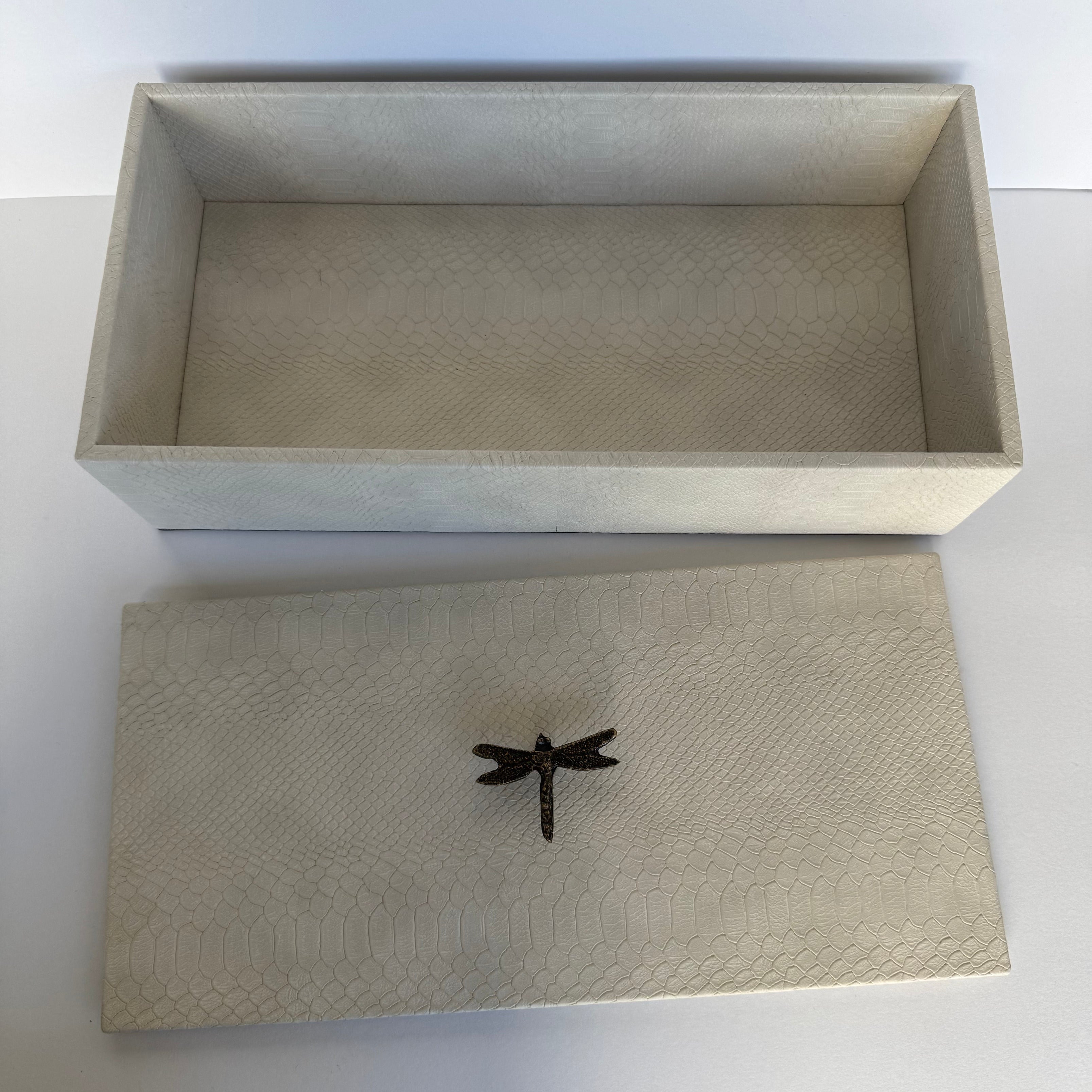 Caja Ortiga  Drilo crema con Herraje de Libélula