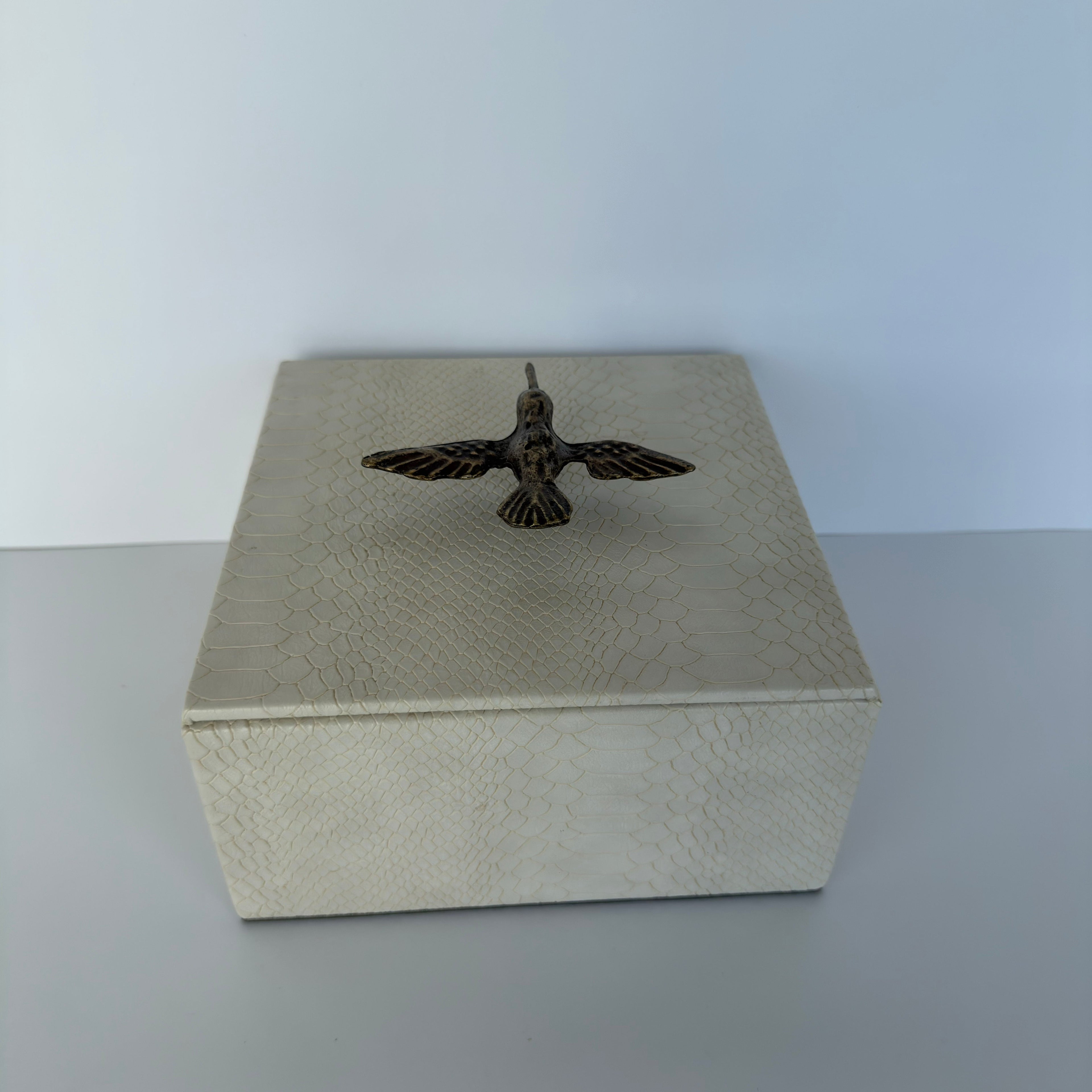 Caja Ortiga  Drilo Crema con Herraje de Colibrí