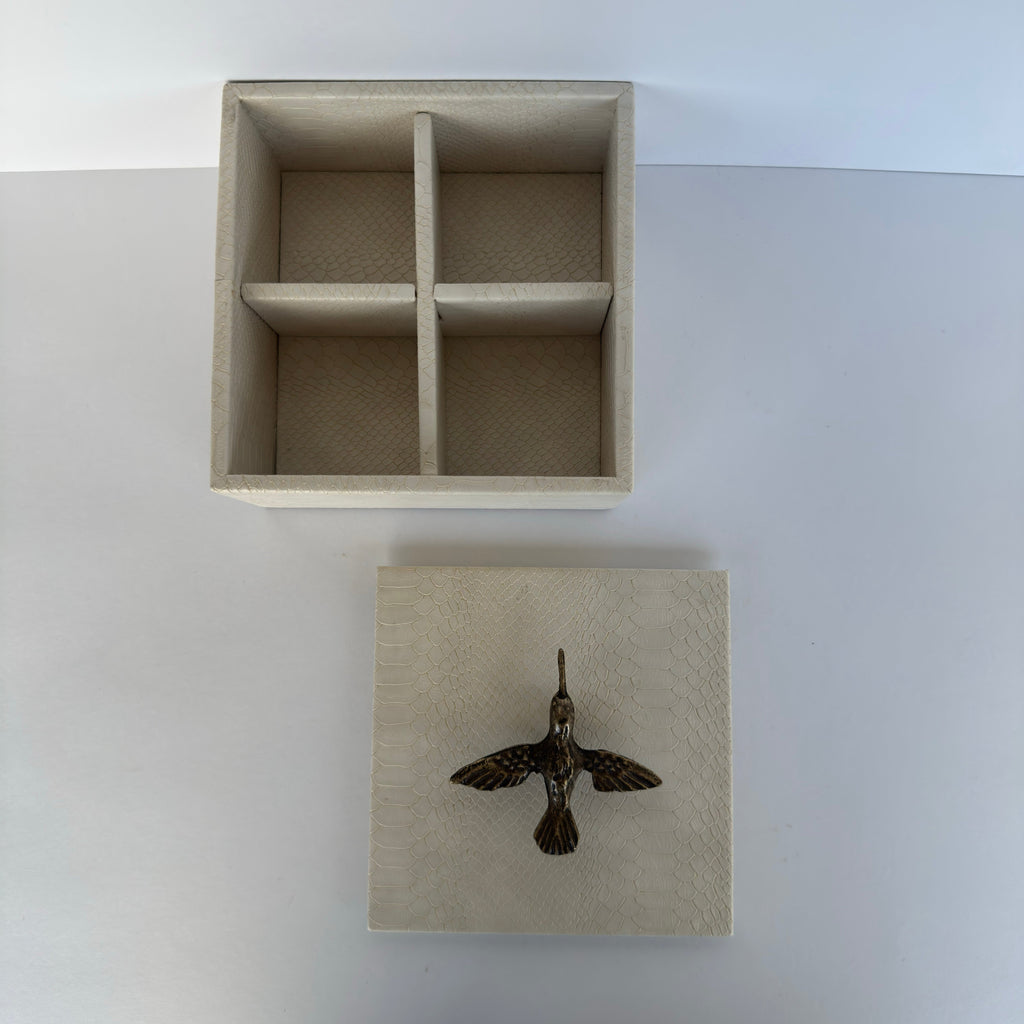 Caja Ortiga  Drilo Crema con Herraje de Colibrí