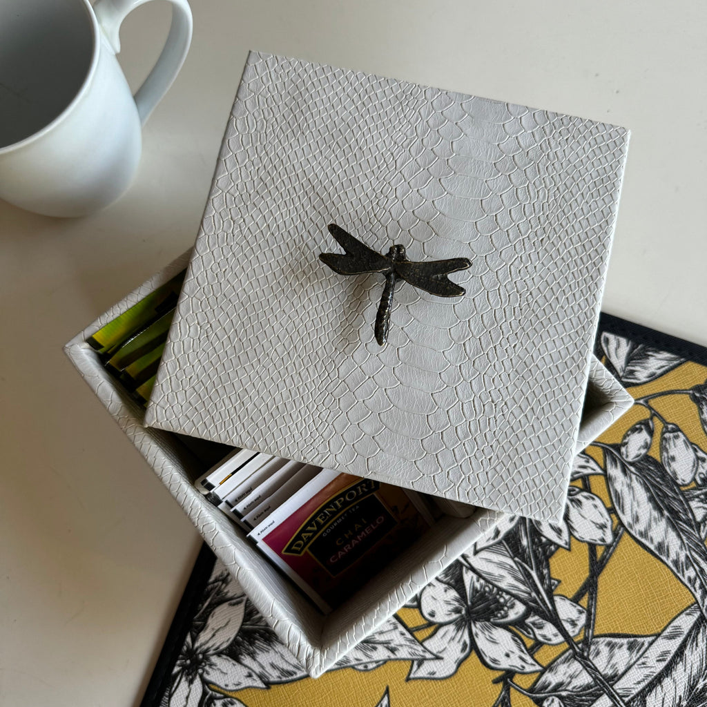 Caja Ortiga  Drilo crema con Herraje de Libélula