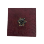 Caja Ortiga Drilo Vino con Herraje de Flor