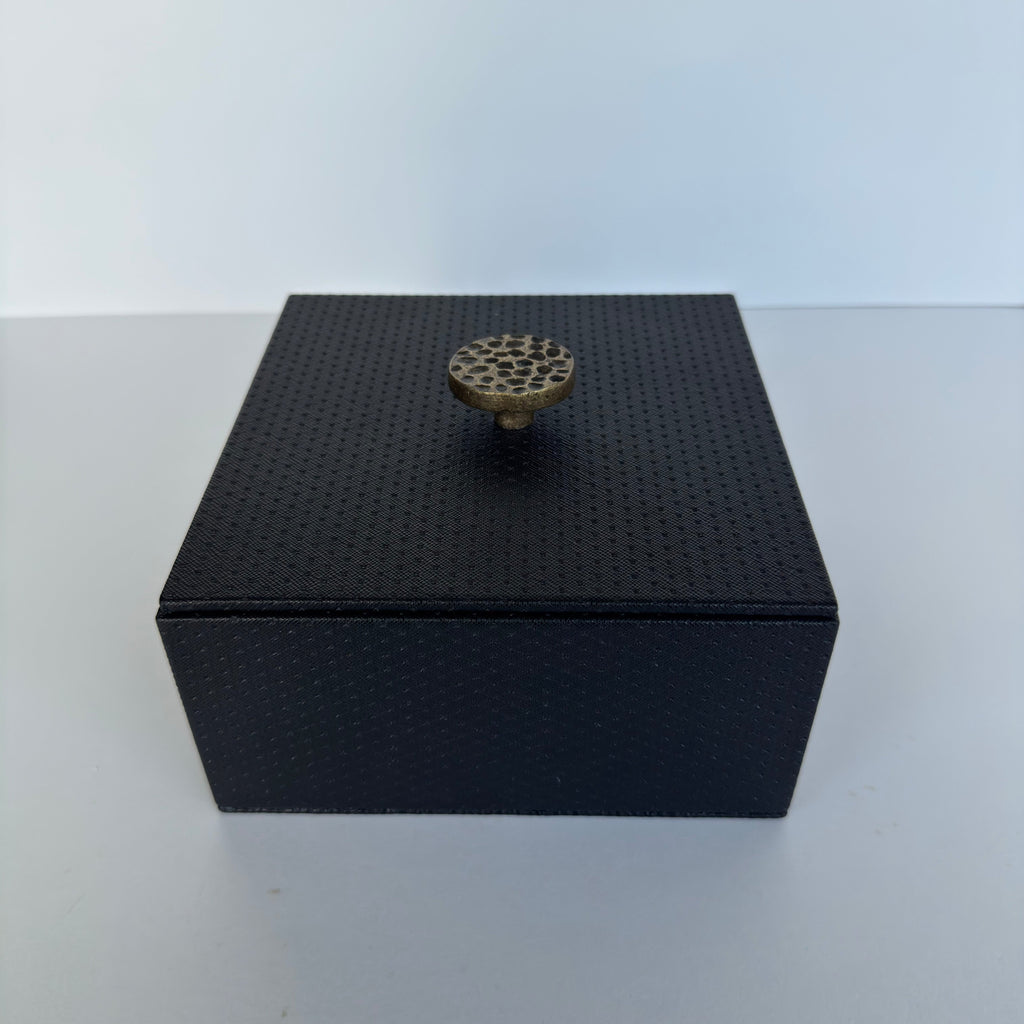 Caja Ortiga Drilo Azabache con Herraje de Nuez