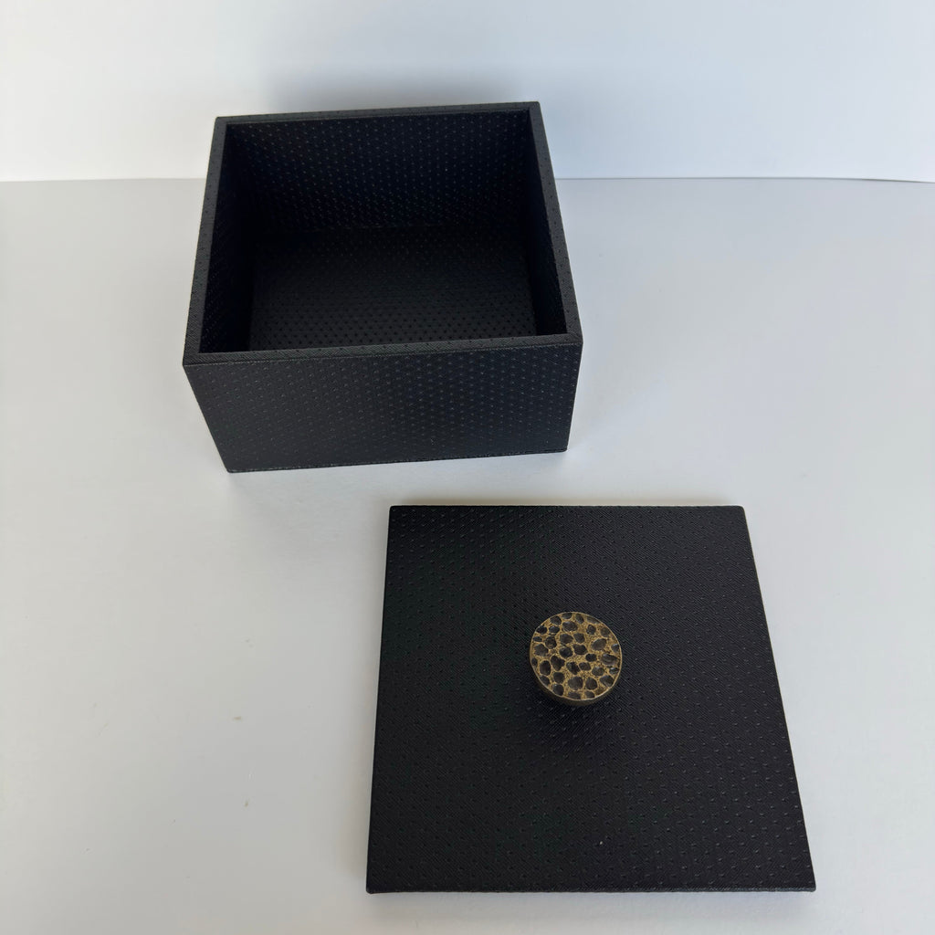 Caja Ortiga Drilo Azabache con Herraje de Nuez