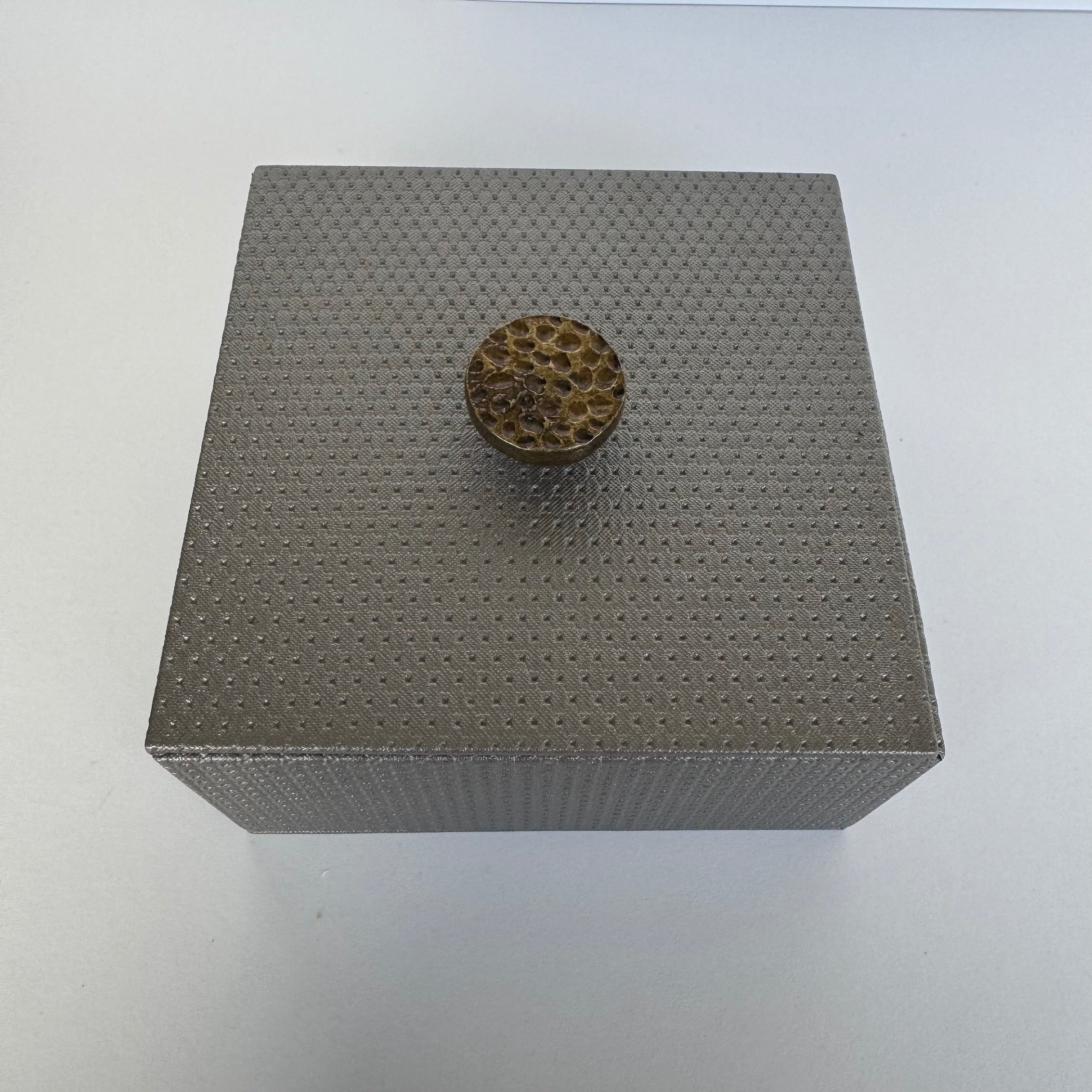 Caja Ortiga Drilo Plomo con Herraje de Nuez