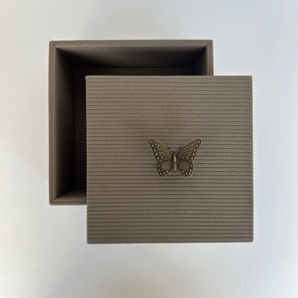 Caja Ortiga Drilo Arena con Herraje de Mariposa