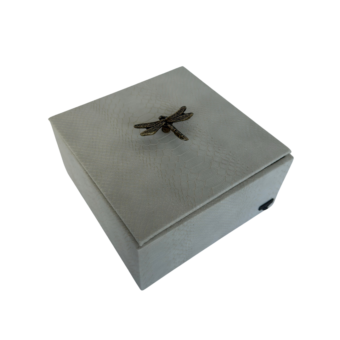 Caja Ortiga  Drilo crema con Herraje de Libélula