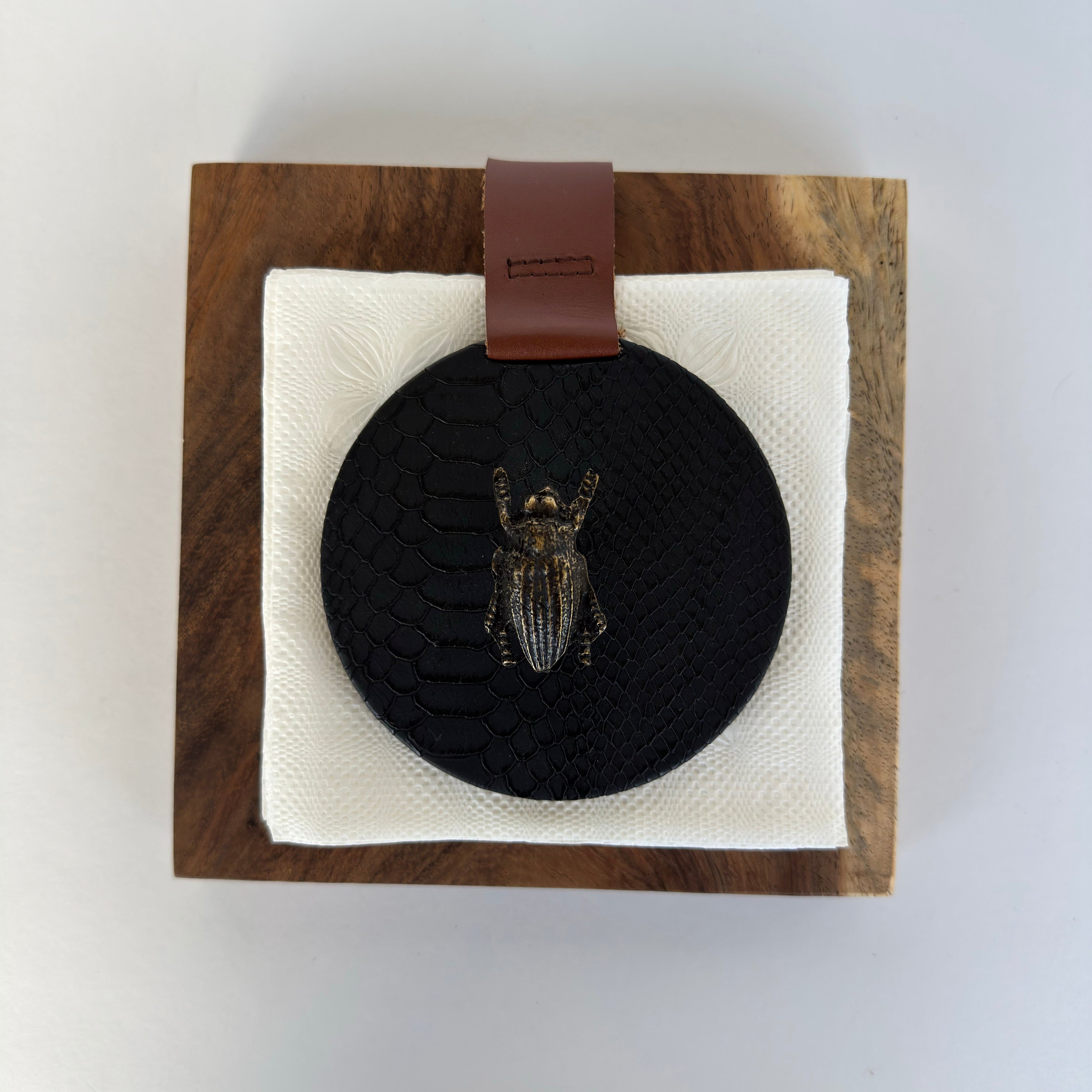 Servilletero Raccolto Drilo Negro con herraje Escarabajo