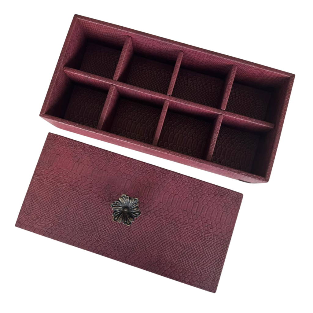 Caja Ortiga Drilo Vino con Herraje de Flor