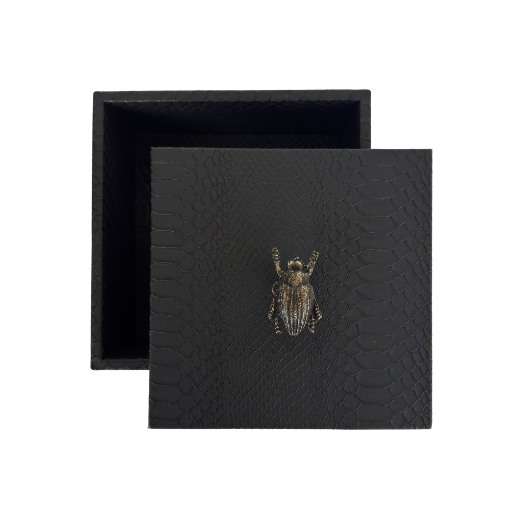 Caja Ortiga  Drilo negro con Herraje de Escarabajo