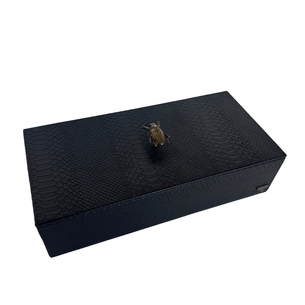 Caja Ortiga  Drilo negro con Herraje de Escarabajo