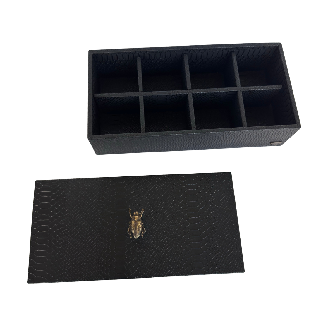 Caja Ortiga  Drilo negro con Herraje de Escarabajo