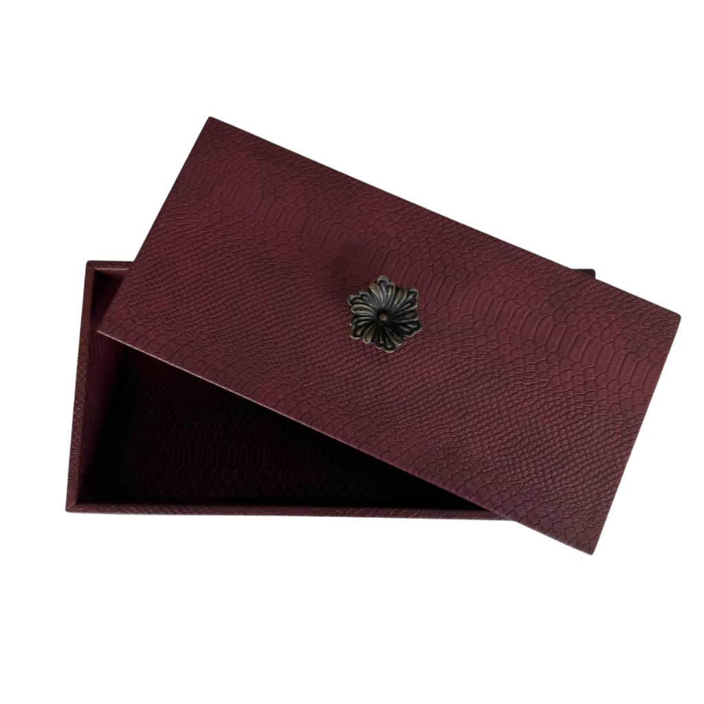 Caja Ortiga Drilo Vino con Herraje de Flor