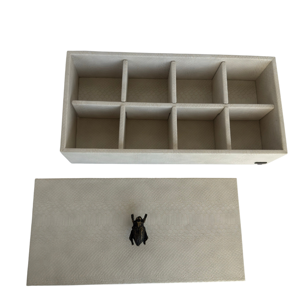 Caja Ortiga Drilo crema con Herraje de Escarabajo