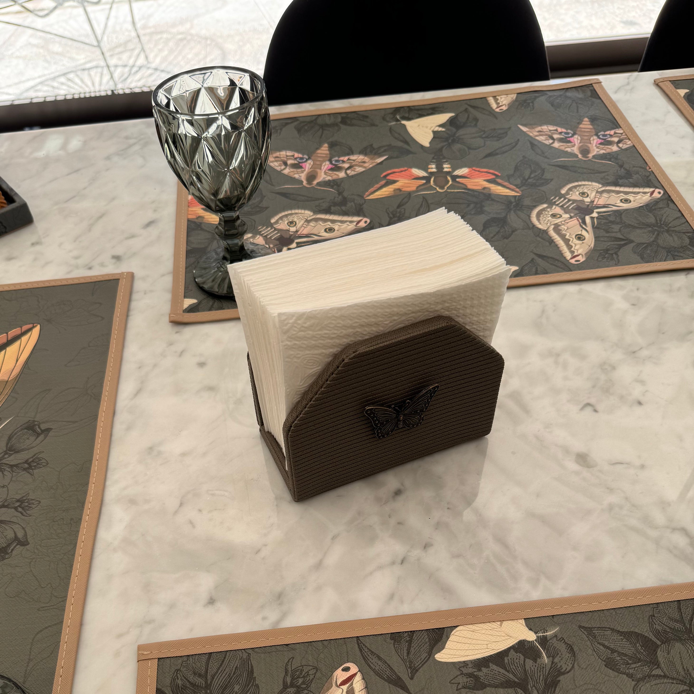 Servilletero Abanico Drilo Arena con herraje Mariposa